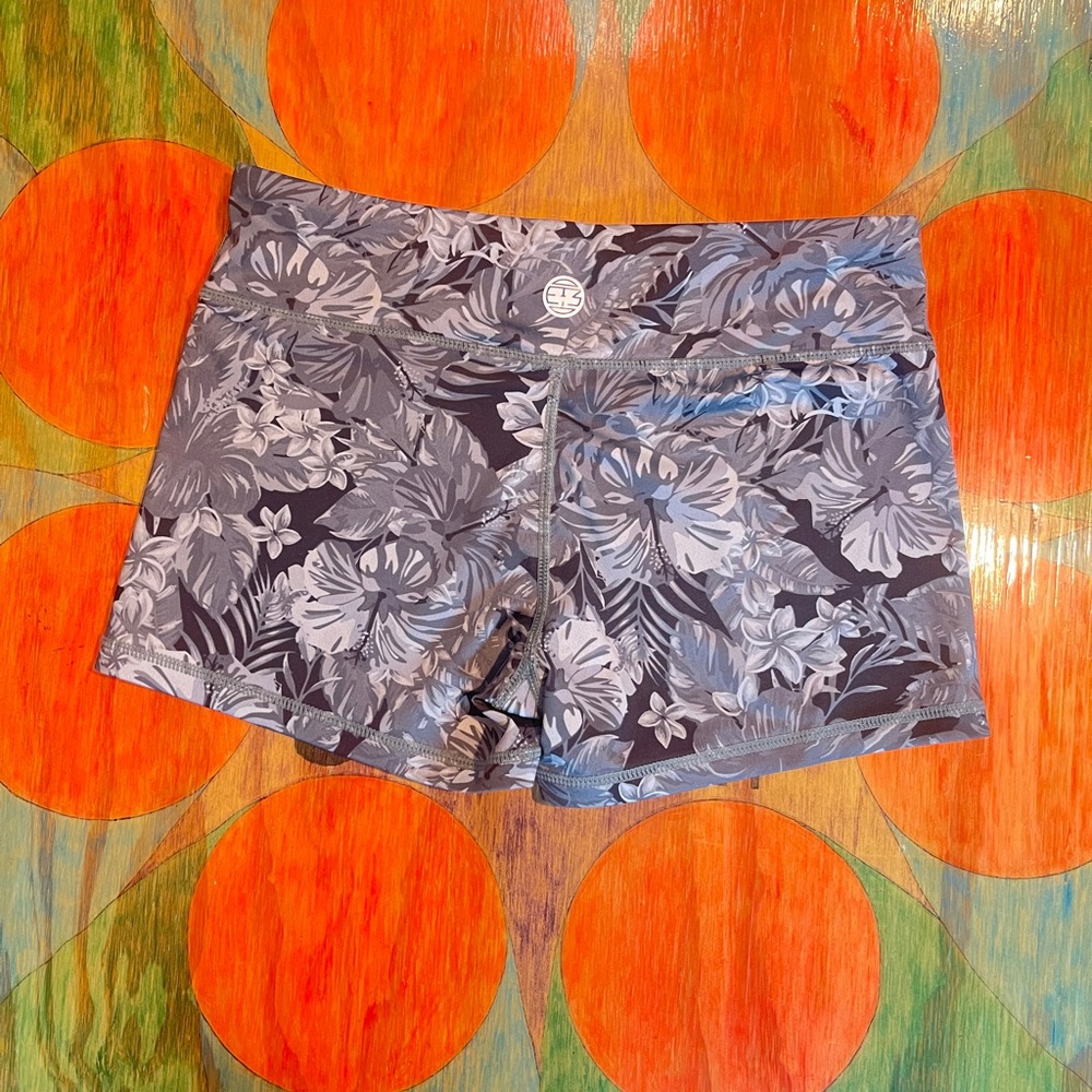 Gray Floral IAB MFG Women's Gym Shorts Small 3"